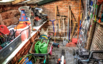 Rangement dans un abri de jardin : outils, tondeuse… comment bien ranger ?