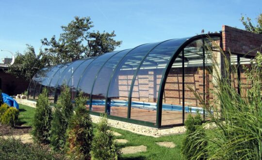 Abri-de-piscine-style-retractable